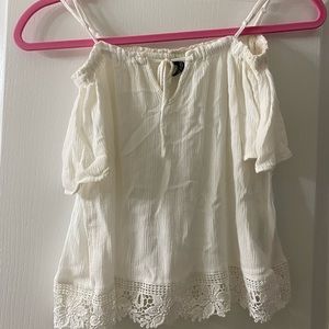 H&M white crop top with lace fringe on bottom